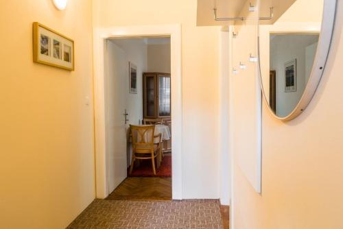 a hallway leading to a dining room with a mirror at Villa A. Malka in Poděbrady