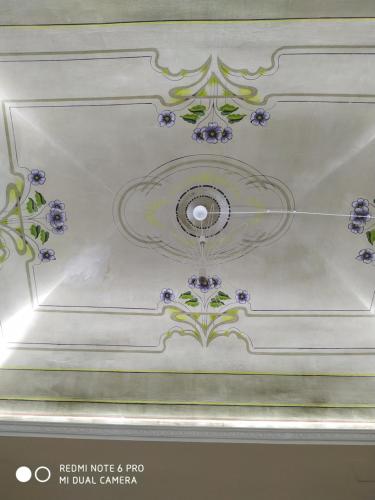 a white ceiling with purple flowers on it at Le Suite del Teatro cucinino privato in Taranto