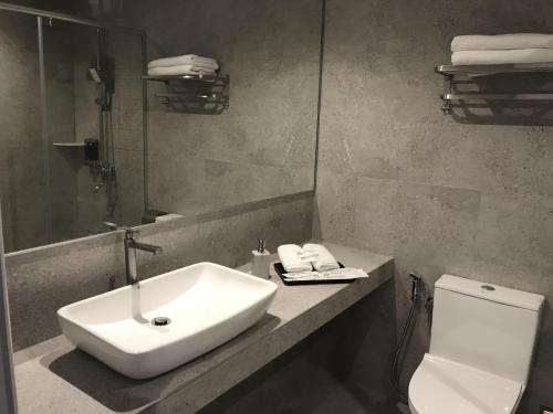 Un baño de Frame Hotel
