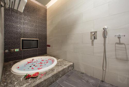 Ein Badezimmer in der Unterkunft Norwegian Forest Leisure Motel