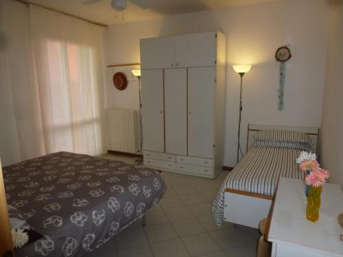 a small bedroom with a bed and a dresser at La Martlona in Riccione