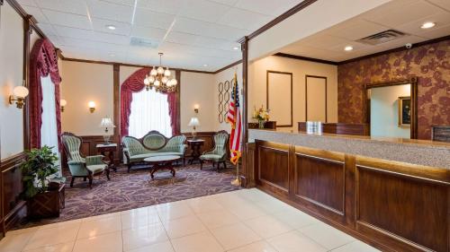 Area soggiorno di Osage Creek Lodge