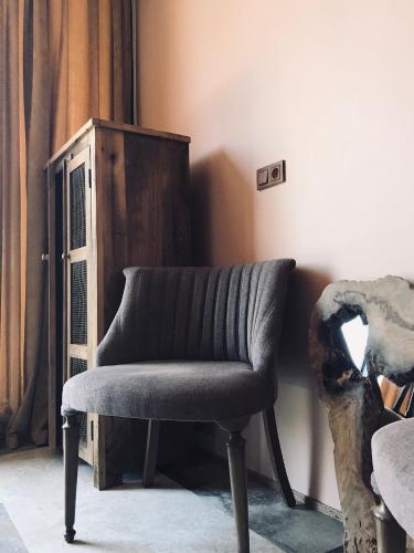 a chair sitting in a room next to a cabinet at HemDem Alçıtepe in Canakkale