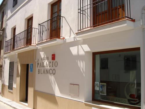 Gallery image of Hotel Palacio Blanco in Vélez-Málaga