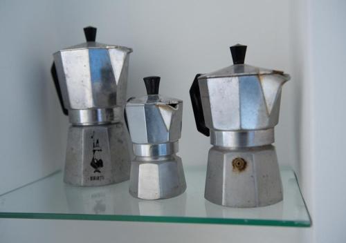 two appliances sitting on top of a glass shelf at La finestra sul borgo in Atrani