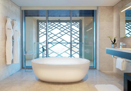 Koupelna v ubytování Kempinski Hotel Muscat