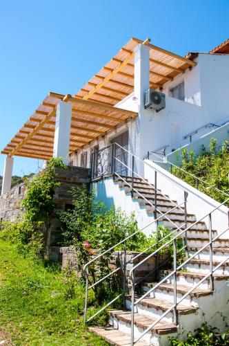 Κήπος έξω από το Villa Von Sophia