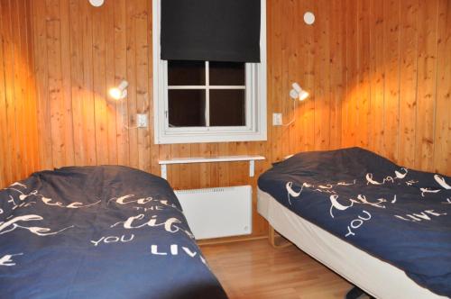 Ліжко або ліжка в номері Stuga 5 Varmland