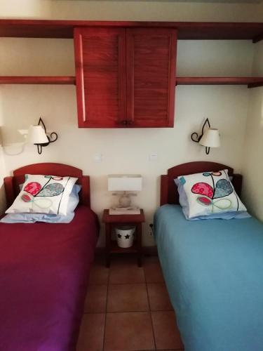 a bedroom with two beds and a table with a lamp at Appartement Le parc d Arradoy in Saint-Jean-Pied-de-Port