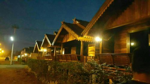 a row of houses at night with street lights at ธนาวดี บูติคแอนด์ รีสอร์ท in Phetchaburi