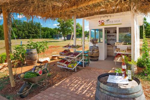 a store with a cart of fruits and vegetables in front of it at Camping Park Umag Mobile Homes in Umag