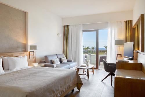Postel nebo postele na pokoji v ubytování Minoa Palace Resort