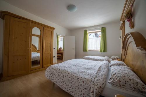 Un pat sau paturi într-o cameră la Rothaus