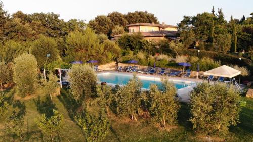 Antico Borgo Il Cardinoの敷地内または近くにあるプール