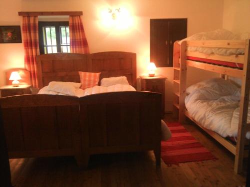 a bedroom with two bunk beds and twounks at 2 - 6 Person Holiday Apartment in Pichl