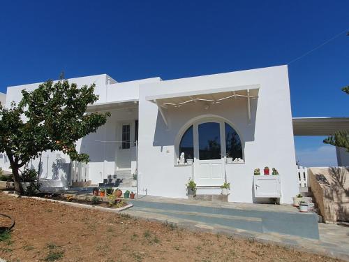 Photo de la galerie de l'établissement Anthoula's Sea View Apartment, à Piso Livadi
