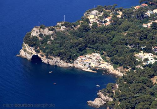 an island with houses and boats in the water at La garde Studio atypique Le Rocher, climatisation, belle décoration in La Garde