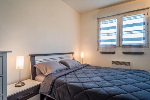 Ένα ή περισσότερα κρεβάτια σε δωμάτιο στο DESIGN APARTMENT Near GENEVA