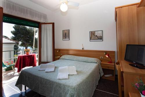Ένα ή περισσότερα κρεβάτια σε δωμάτιο στο Hotel Tirreno