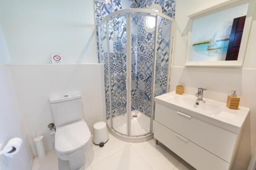 Un baño de Anakob