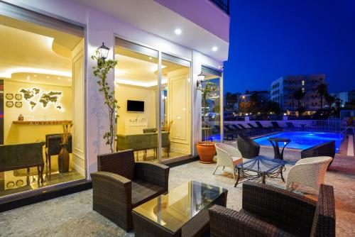 Χώρος καθιστικού στο Aurasia Sea Side Hotel