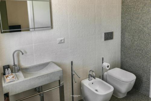 Bilik mandi di Suberito rooms&bar