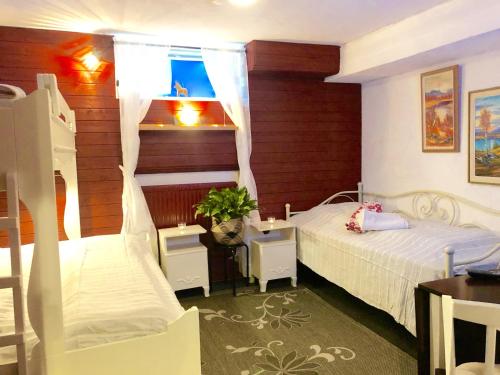 a bedroom with two beds and a window at Prinsgården B&B rum stugor in Mora