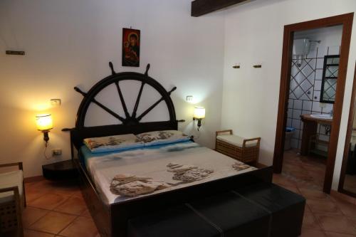 San MicheleにあるAurelio Rapilloのベッドルーム1室(大型ベッド1台付)