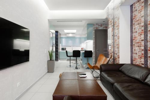 Near Acropolis brand new 1 min from metro