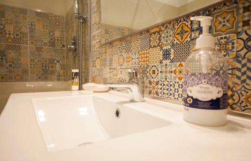 Koupelna v ubytování Magnolia Sea View Apartment