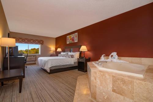 Gallery image of Holiday Inn Express Stony Brook-Long Island, an IHG Hotel in Centereach