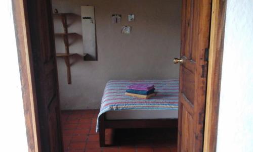 Una cama o camas en una habitación de Avalon Hostal Boutique