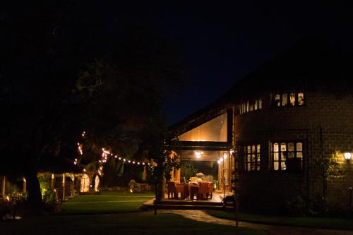 Κήπος έξω από το Nirvana Restaurant & Retreat