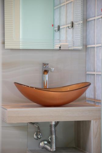 Ένα μπάνιο στο Aelia suites