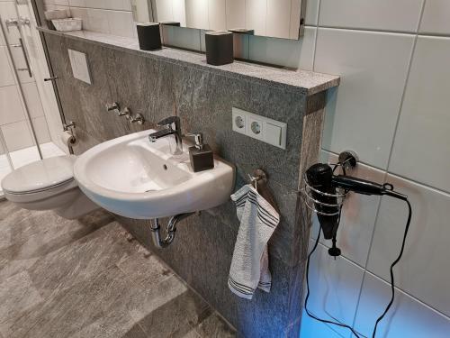 a bathroom with a sink and a toilet at Ferienhof Ehlers in Hülsede