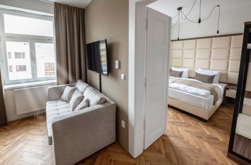 Postel nebo postele na pokoji v ubytování Letna Garden Suites