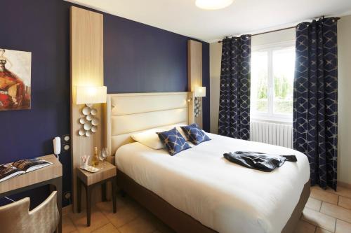 a hotel room with a bed and a window at Pont du Chalon Hôtel and Restaurant in Margès