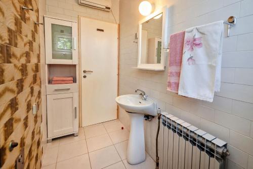 Bathroom sa Apartments Jasna - peaceful area