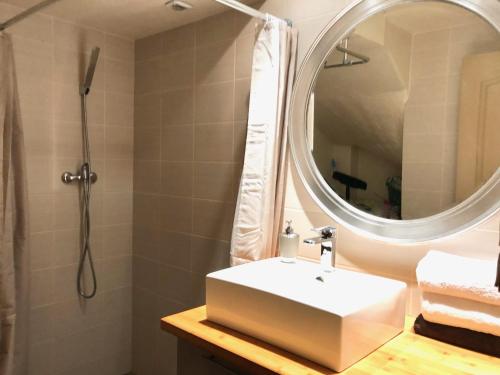 Ett badrum på I Love Perpignan apartments