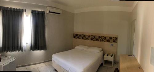 Ένα ή περισσότερα κρεβάτια σε δωμάτιο στο Hotel Veneza