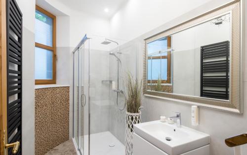 Ένα μπάνιο στο Beautiful Cracow Apartments by Cozyplace