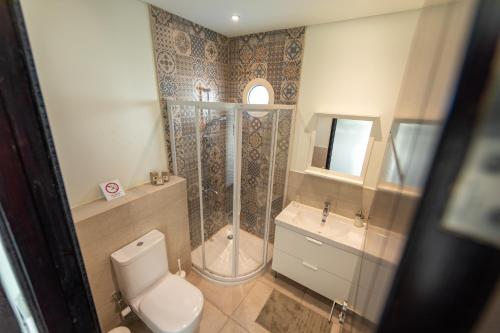 Un baño de Anakob