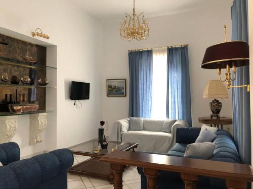 Μια τηλεόραση ή/και κέντρο ψυχαγωγίας στο Villa Andros Époque