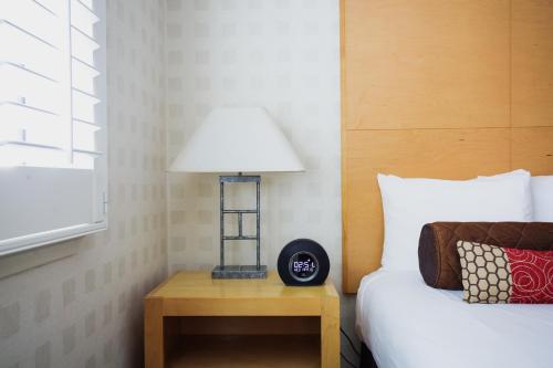 Ένα ή περισσότερα κρεβάτια σε δωμάτιο στο Menlo Park Inn