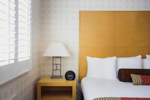 Ένα ή περισσότερα κρεβάτια σε δωμάτιο στο Menlo Park Inn