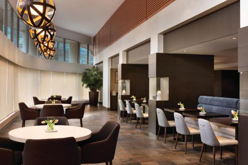 Restaurant o un lloc per menjar a Radisson Hotel Vancouver Airport