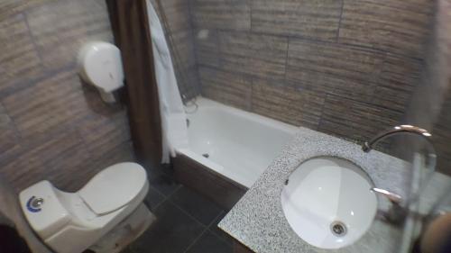 Ένα μπάνιο στο Hotel y Cabañas Rural Mirador del Maipo