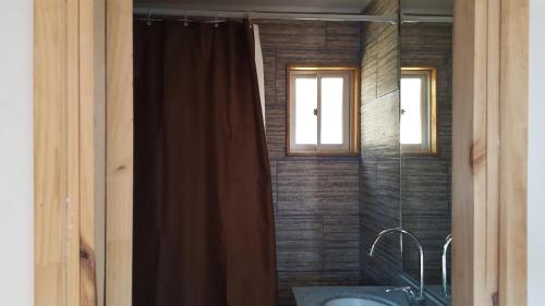 Ένα μπάνιο στο Hotel y Cabañas Rural Mirador del Maipo