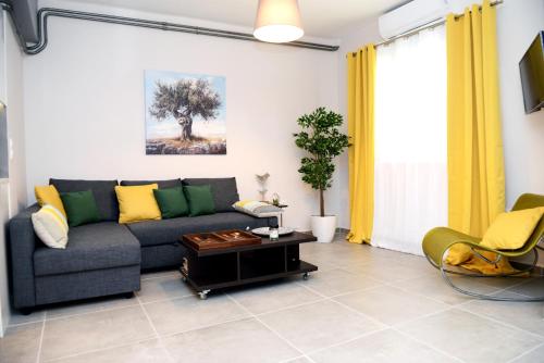Olive Tree Deluxe Apt under Acropolis