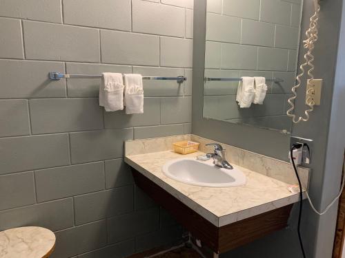 a bathroom with a sink and a mirror at City Centre Motel older building in Hope